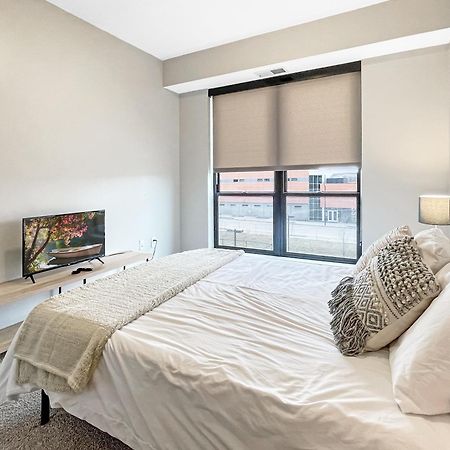 Apartamento Large Downtown 2Br -Hot Tub-Downtown! Des Moines Exterior foto