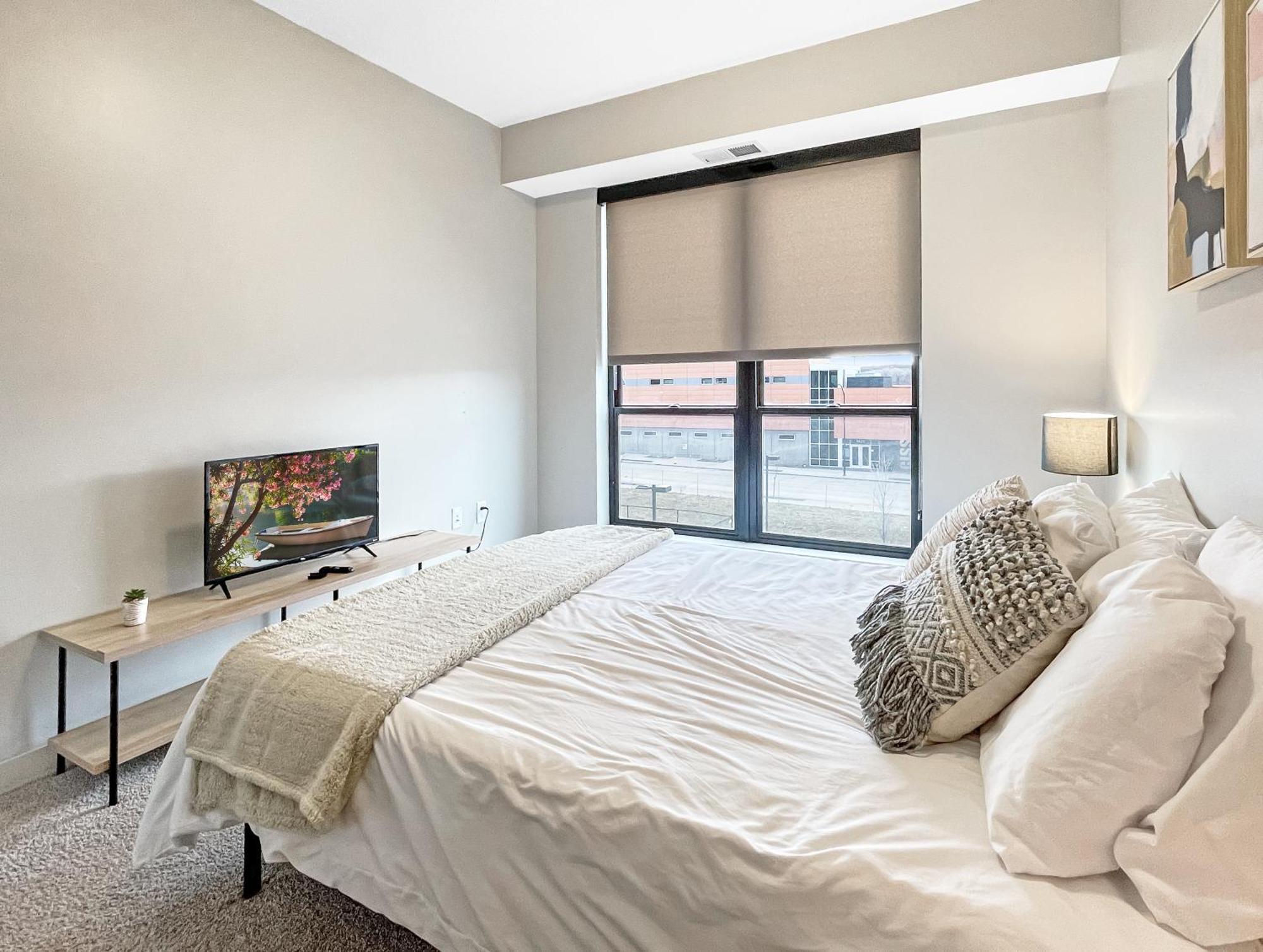 Apartamento Large Downtown 2Br -Hot Tub-Downtown! Des Moines Exterior foto