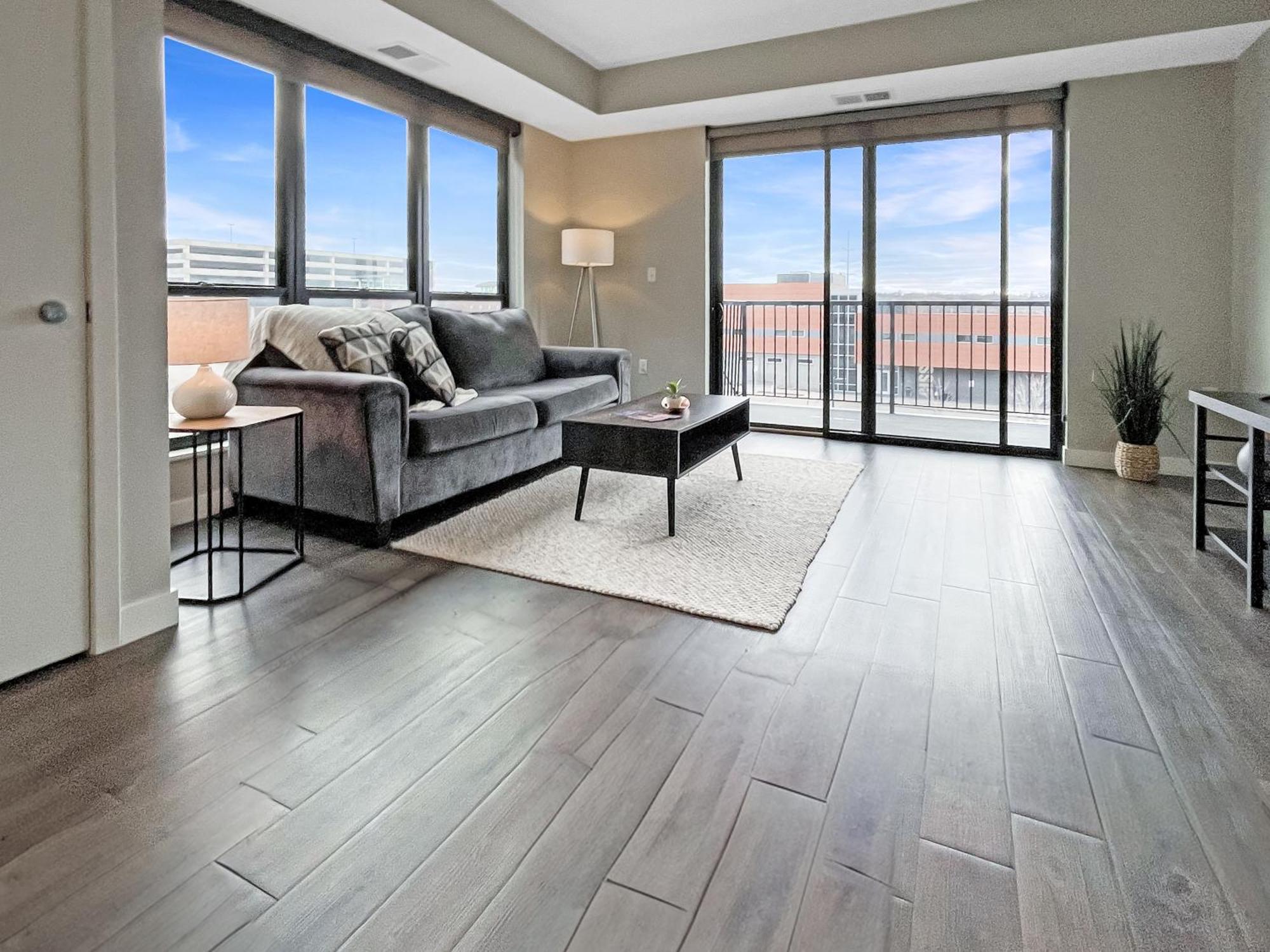 Apartamento Large Downtown 2Br -Hot Tub-Downtown! Des Moines Exterior foto